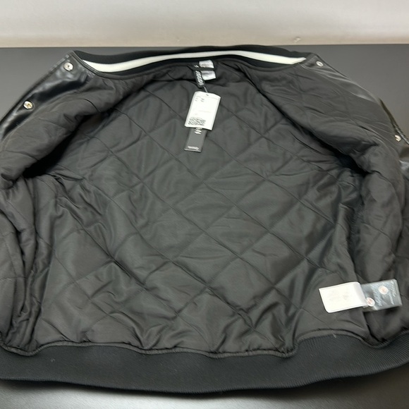 H&M Divided Black Vegan Vest Snap Front Faux Leather Oversized R Appliqué XS - Picture 7 of 16